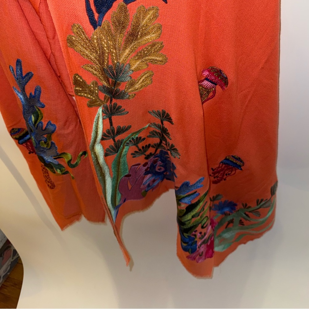 JANAVI CORAL COUTURE STOLE IN CORAL MULTI - Picture 9 of 12